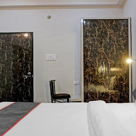 Отель Townhouse Navneeta Grand Kakarmatha Экстерьер фото