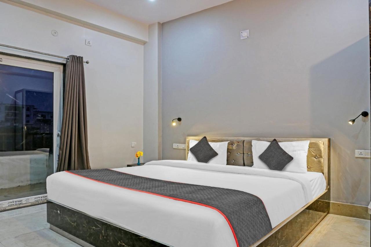 Отель Townhouse Navneeta Grand Kakarmatha Экстерьер фото