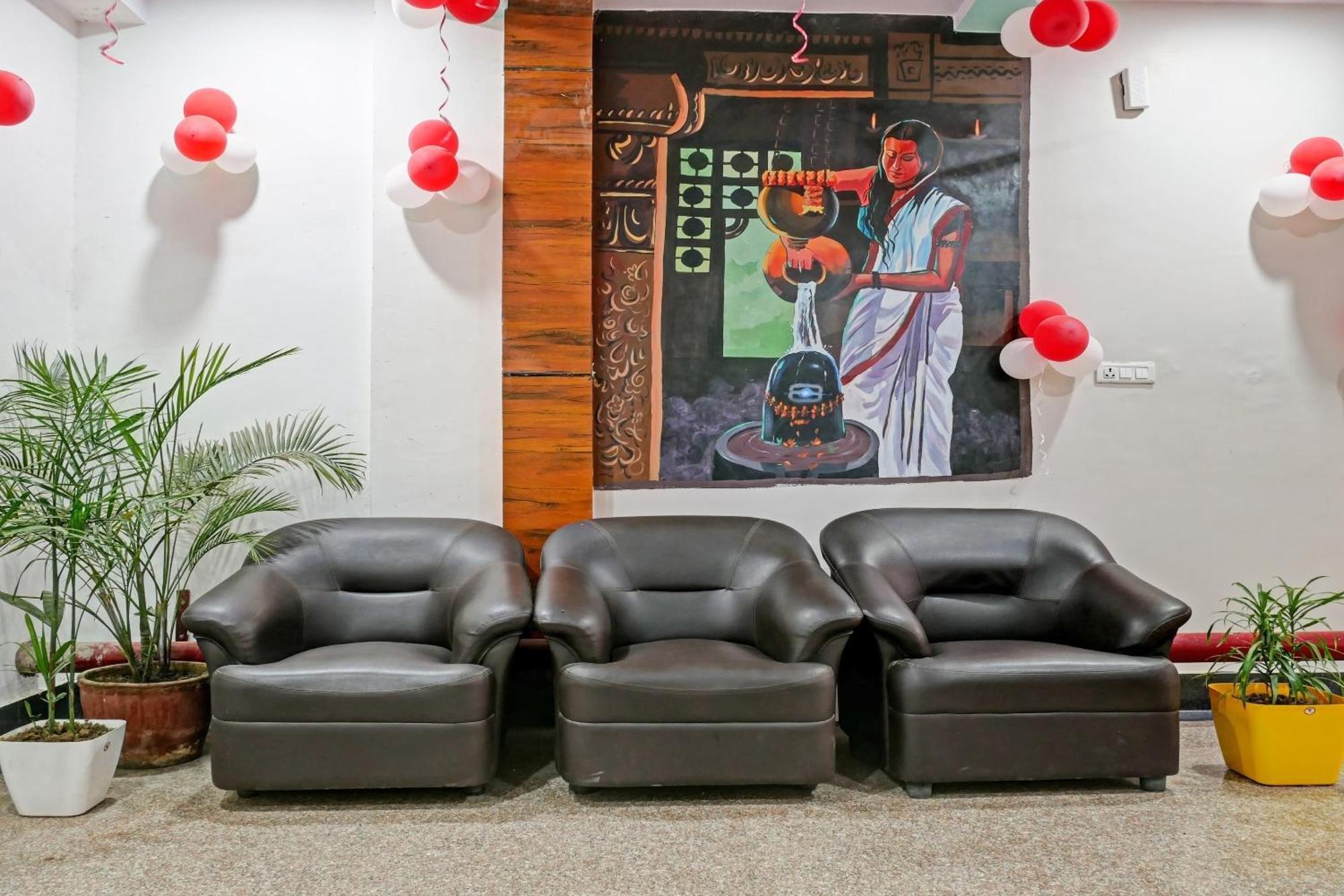 Отель Townhouse Navneeta Grand Kakarmatha Экстерьер фото