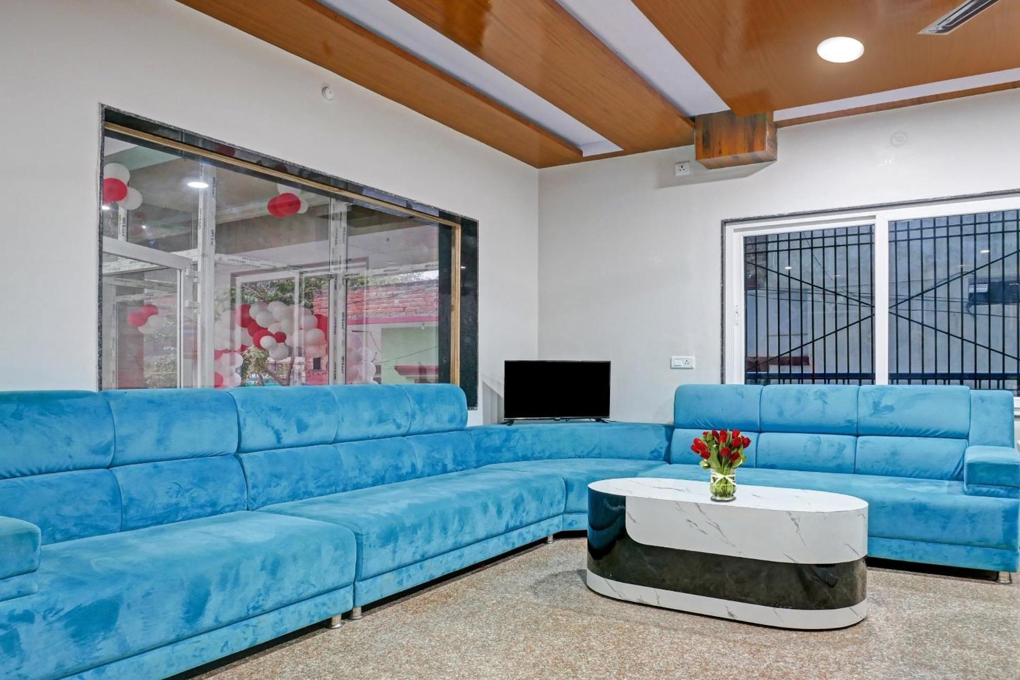 Отель Townhouse Navneeta Grand Kakarmatha Экстерьер фото
