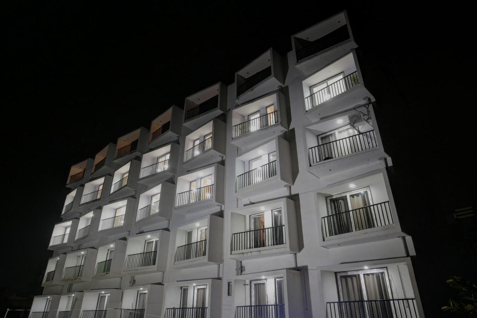 Отель Townhouse Navneeta Grand Kakarmatha Экстерьер фото